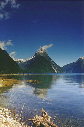 Mitre Peak mit Milford Sound im Vordergrund.