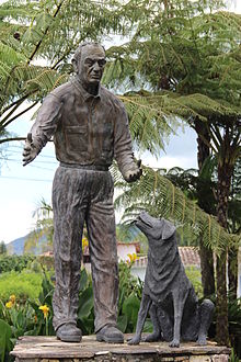 Monumento bir Gilberto Echeverri Mejía.JPG