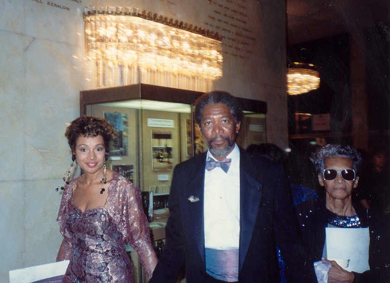 元妻（左）と母親（右）とのフリーマン、1990年 Wikipediaより