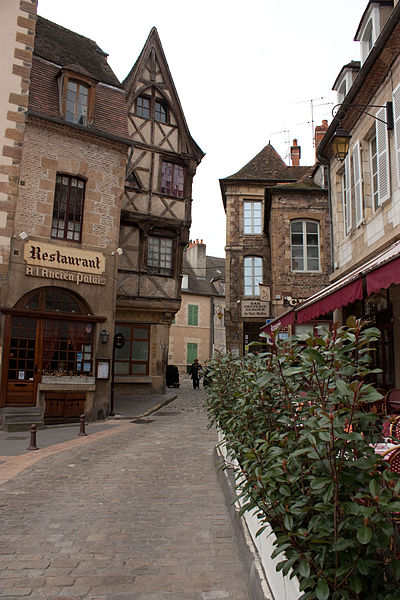 File:Moulins-Rue de l'ancien Palais.jpg