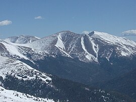 Loveland Kayak Alanı'ndan Parnassus Dağı.jpg