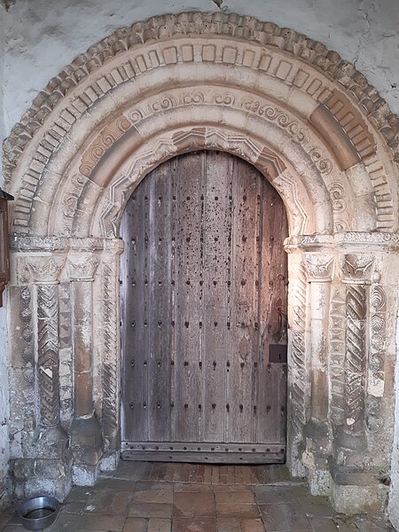 File:Mundham Norman Door 1.jpg