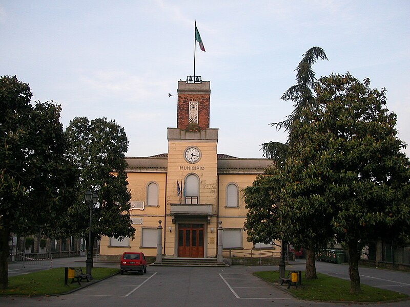File:Municipio di Pettorazza Grimani.jpg