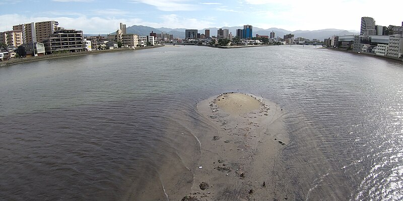 File:Muromi River and Kanakuzu River view upstream from Atago-ōhashi Bridge Momochi-Muromi Swara-ku and Atago Nishi-ku Fukuoka City 20220921.jpg