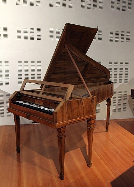 File:Musée de la musique Paris 10022019 Piano à queue Gräbner frères 1791 1303.jpg