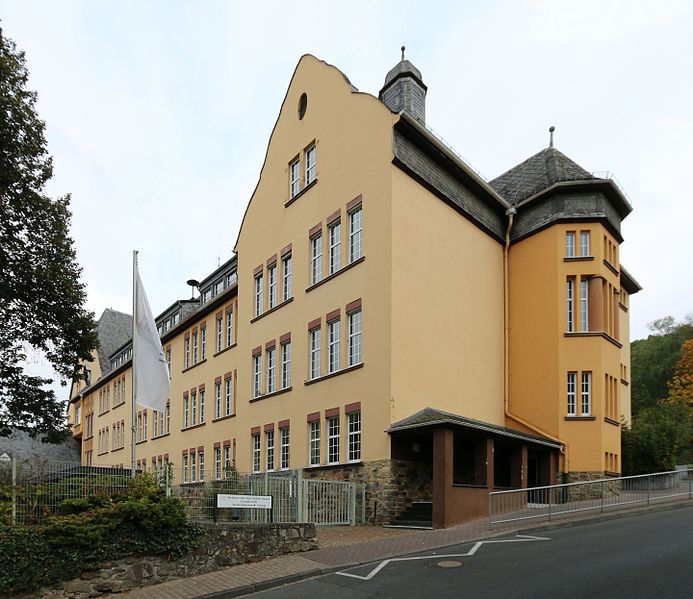 File:Nassau Freiherr von Stein Schule (2 KD 10 2016).jpg