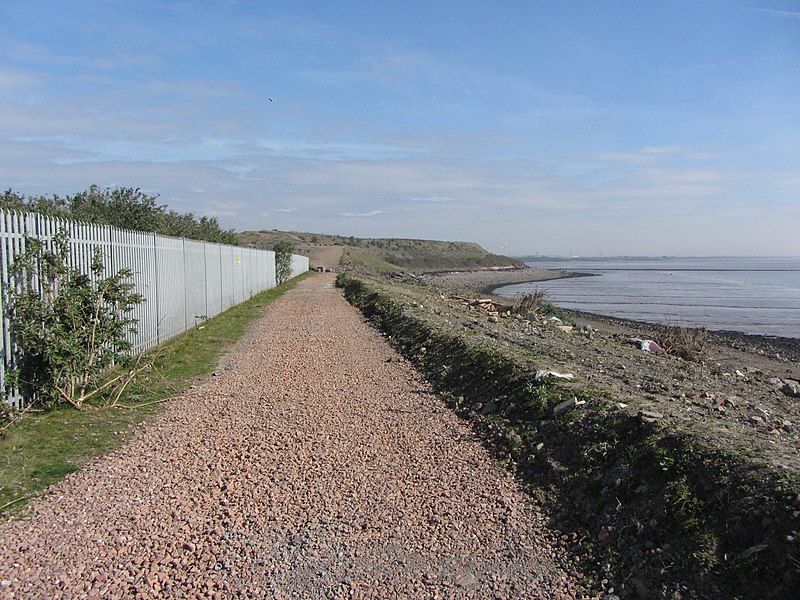 File:Near Splott Beach - geograph.org.uk - 2884042.jpg