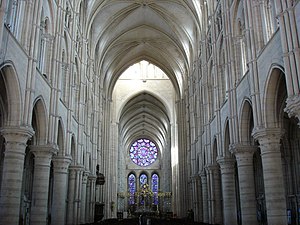 Nef cathédrale Laon.jpg