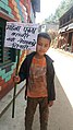 अन्तर्राष्ट्रिय नारी दिवसको र्‍यालीमा एक नेपाली बालक