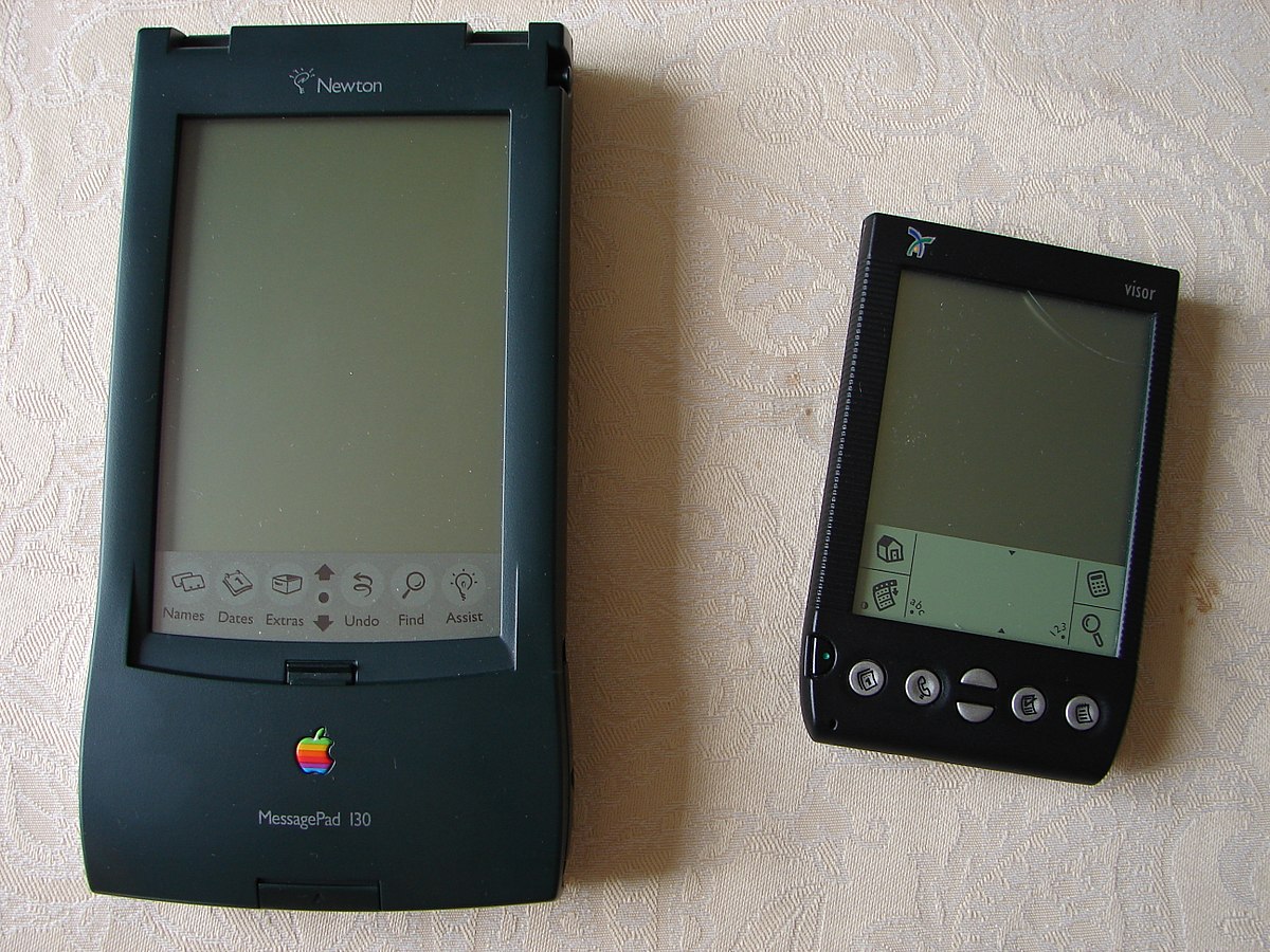 File:Newton MessagePad 130 et Handspring Visor (516565638).jpg