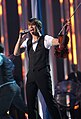 Après un solo de violon, la première chanson revient au Norvégien Alexander Rybak, vainqueur de l'Eurovision 2009. Pendant l'interprétation, il fait tomber son instrument rendant son solo final assez aigre (photographie par Harry Wad).
