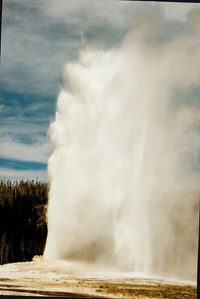 File:Old Faithful II Yellowstone.jpg