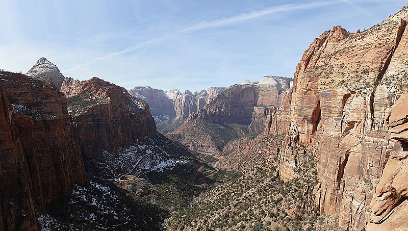 File:Overlook trail view - Zion Canyon.jpg