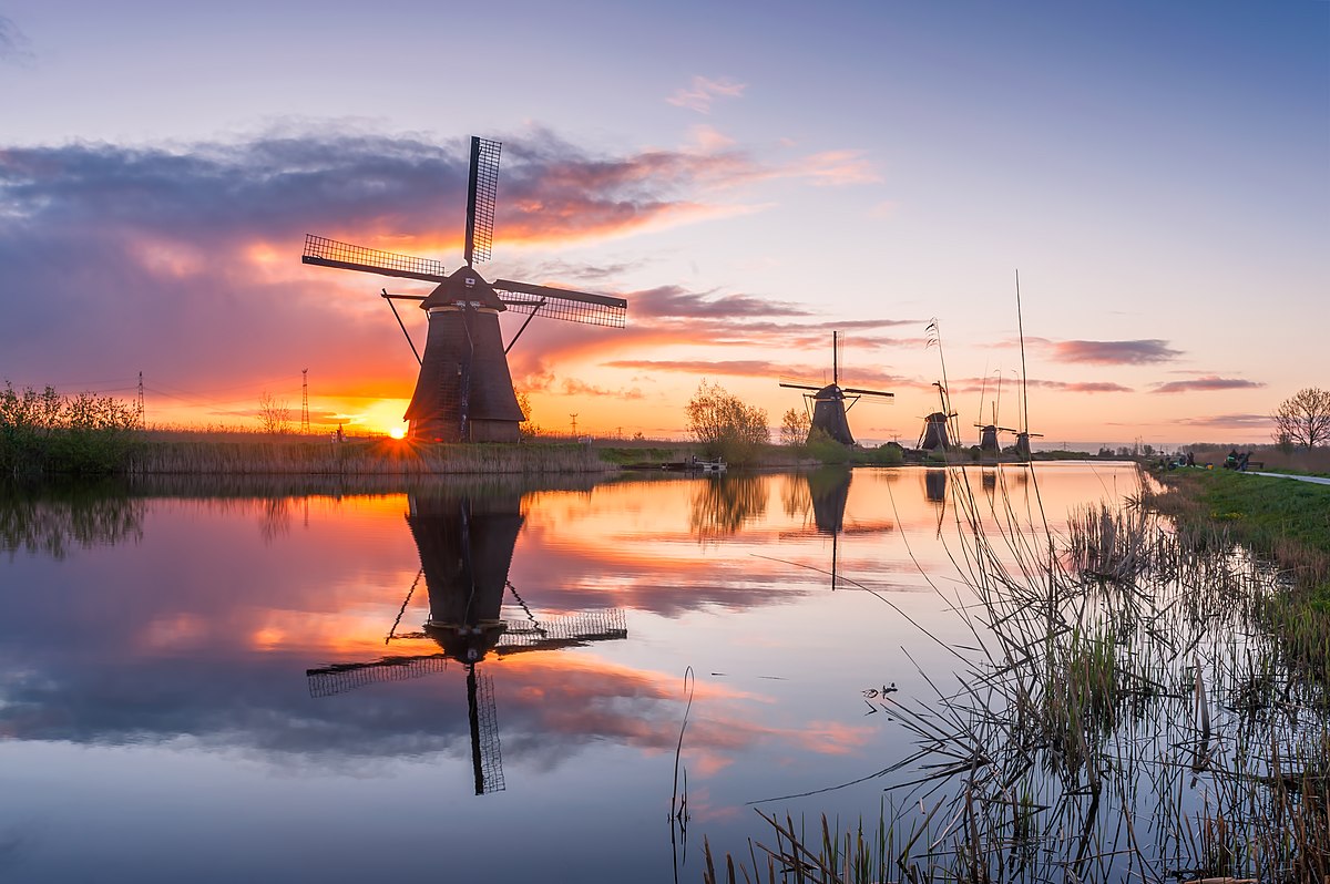 Мельница апрель. Киндердейк. Kinderdijk Holland.