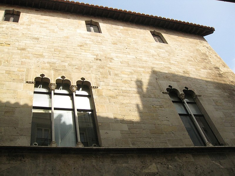 File:Palau de la Generalitat (Perpinyà), carrer de la Barra.jpg