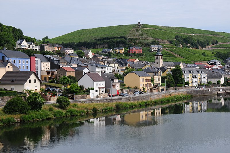 File:Panoramic villages along the Mosel river at 29 June 2015. Here Wormeldange, a tiny village in Luxemburg - panoramio.jpg