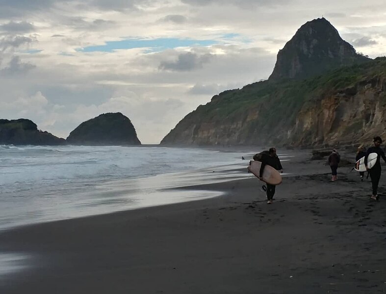 File:Paritutu Beach.jpg