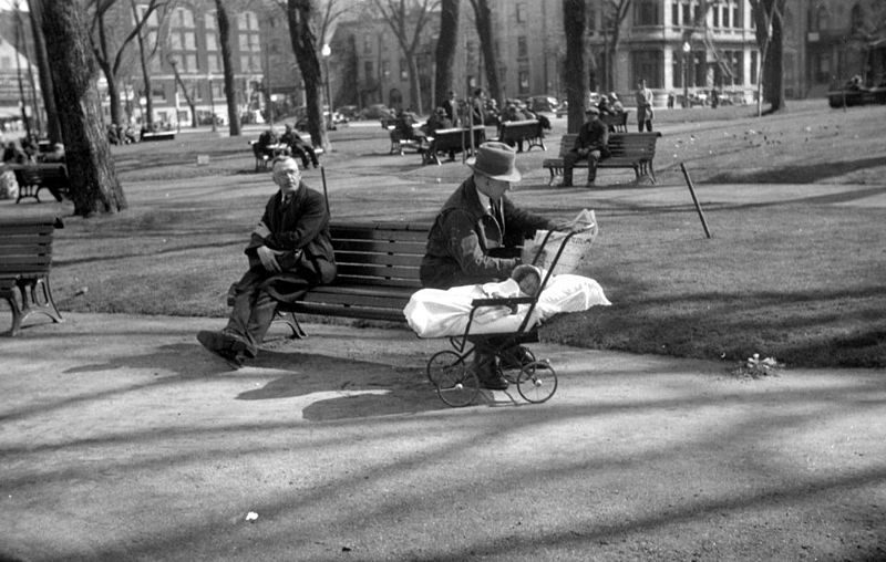 File:Parks and Playground. In Park - Place Viger BAnQ P48S1P01646.jpg