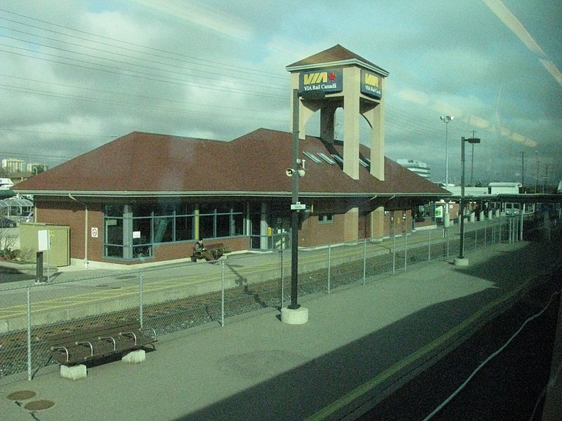 File:Passing beautiful Oakville station (27794599092).jpg