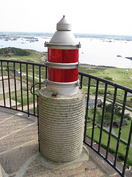 File:Phare île de Batz, lumière.jpg