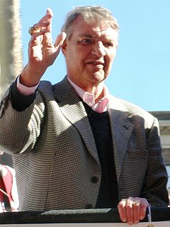 Harry Kalas, Phillies broadcaster from 1971 to 2009 and 2009 Wall of Fame inductee Phillies-Parade Harry-K crop.jpg