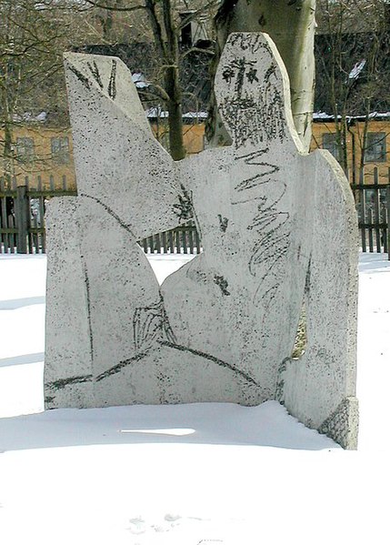 File:Picasso Outside2.jpg