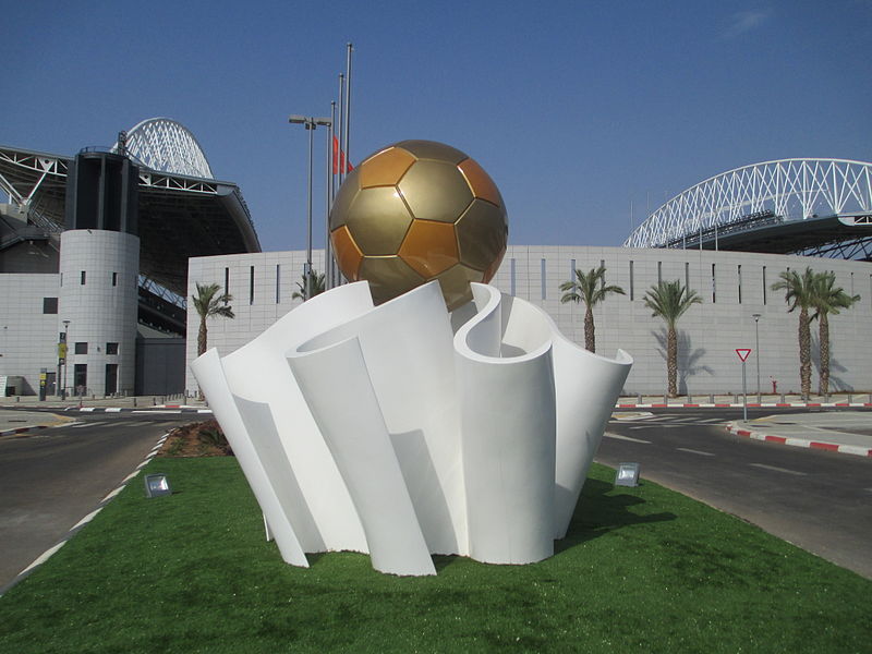 פסל כדורגל הזהב באצטדיון נתניה