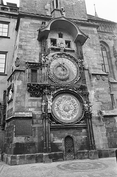 File:Praag. Stadhuistoren met astronomisch uurwerk, Bestanddeelnr 920-1496.jpg