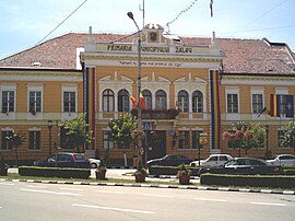 Hôtel de ville de Zalău sur la place Iuliu Maniu