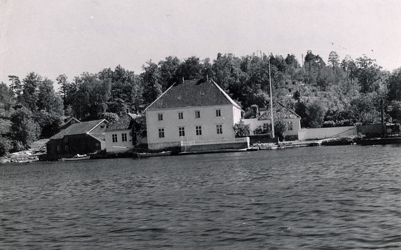 File:Pusnes, Aust-Agder - Riksantikvaren-T189 01 0015.jpg