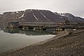 Deutsch: Hafen von Pyramiden, Svalbard English: Harbour of Pyramiden, Svalbard