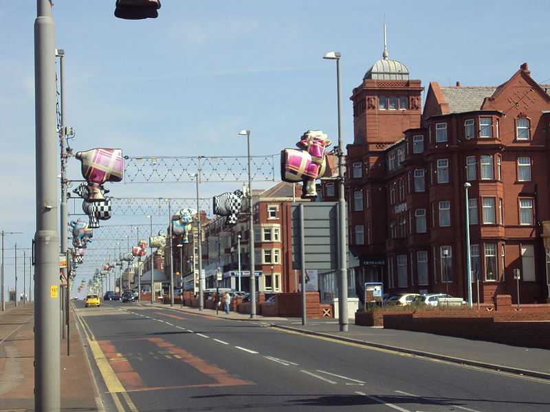 File:Queen's Promenade, Blackpool - DSC06514.JPG