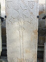Quimper : dalle funéraire en granite datée de 1336.
