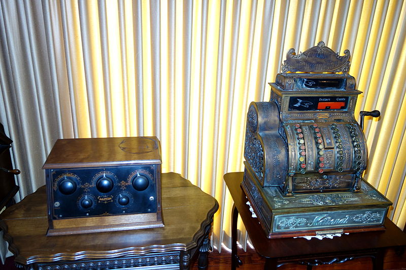 File:Radio and National Cash Register - Bayernhof Museum - DSC06277.JPG