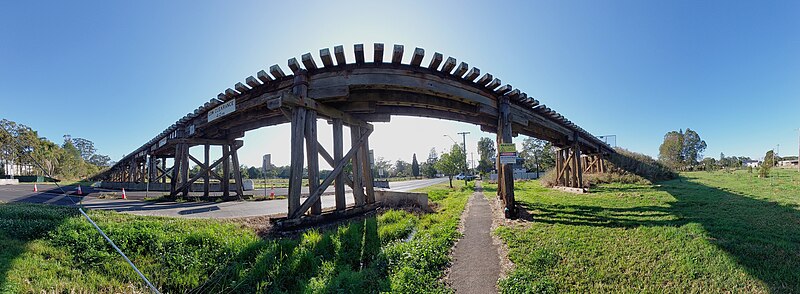 File:Railway viaduct Terania St. Lismore.jpg