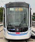 Une rame en stationnement à la station Jardin Parisien.