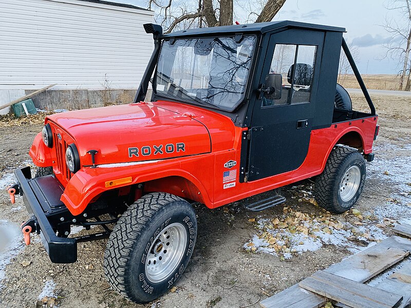 File:Red 2018 Mahindra Roxor with after market hard cab.jpeg