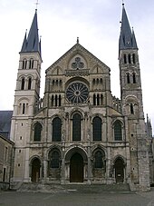Reims - basilique saint Rémi.JPG