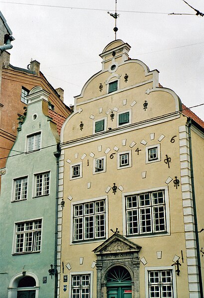 File:Riga-Dreibrüderhaus.jpg