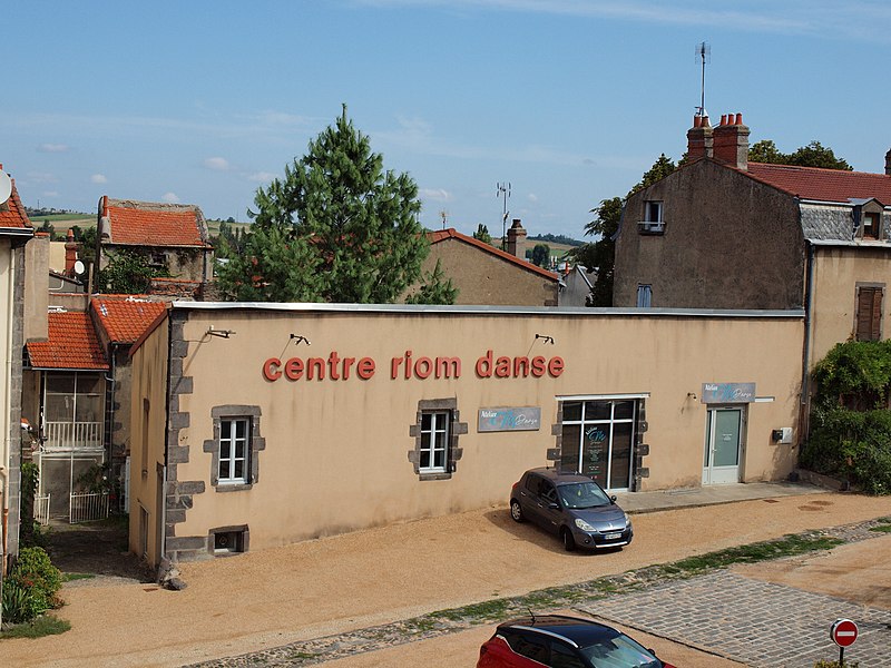 File:Riom-FR-63-centre de danse-a2.jpg