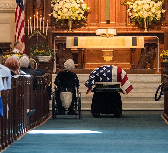 File:Roberta McCain beside her son John's casket (30567777018).jpg