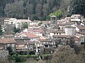 Vue du village avec le temple et l'église.