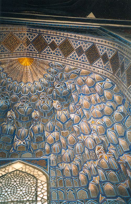 Inside the mausoleum – deep niches and diverse muqarnas decoration.