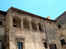 Palazzo rinascimentale del borgo medievale