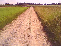 A Párizs–Roubaix egyik jellemző szakasza