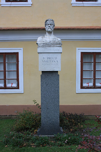 File:Semilkovice, socha Bedřicha Smetany.jpg