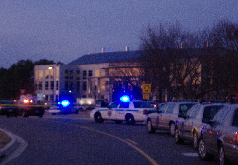 File:Shelby Center at University of Alabama Huntsville shortly after the shooting incident, February 12 2010.jpg