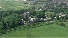 Het kasteel in zijn omgeving (beeld uit video van Rijkswaterstaat)