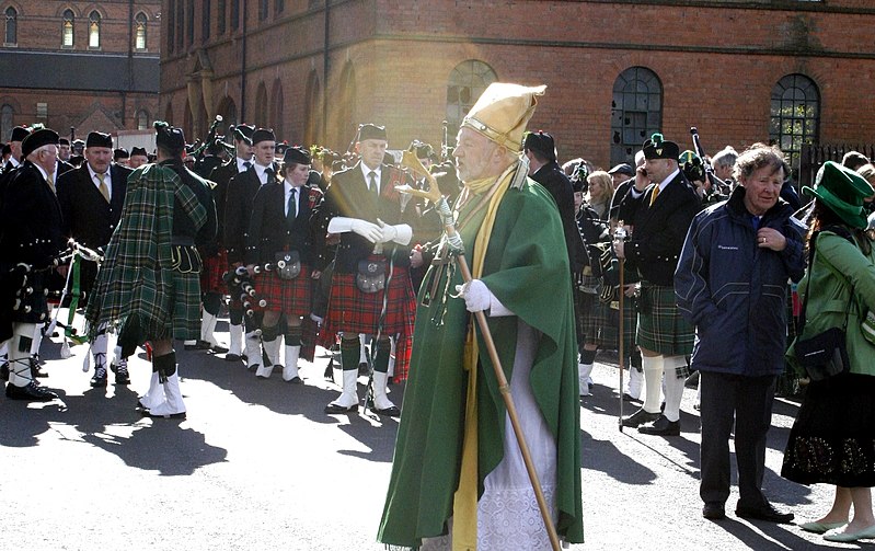 File:St. Patrick prepares to lead the massed pipers (4433623641).jpg