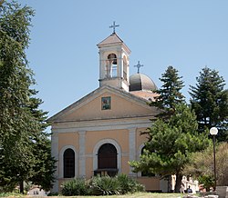 Храм „Свети Николай Чудотворец“ в Балчик с градината и камбанарията